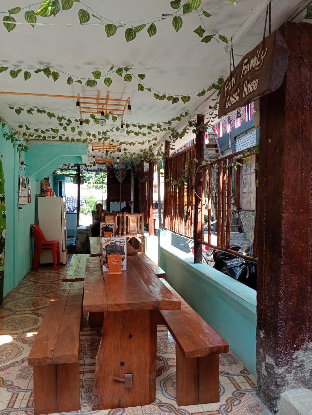 Fun Family Guest House N Jungle Tour Букит-Лаванг Экстерьер фото